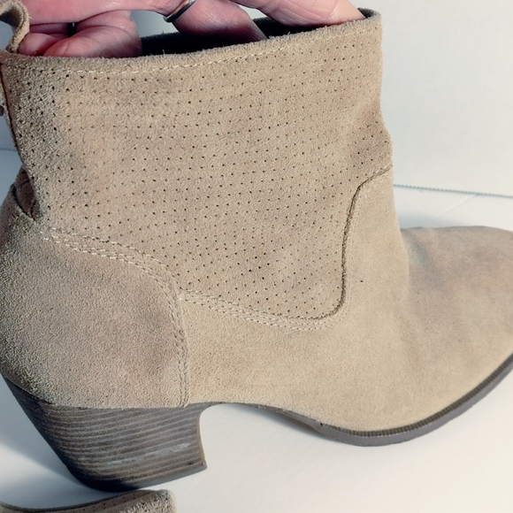 Taupe Suede Pull on Ivanka Trump Size 10 Ankle Shoes Boots - Picture 9 of 11